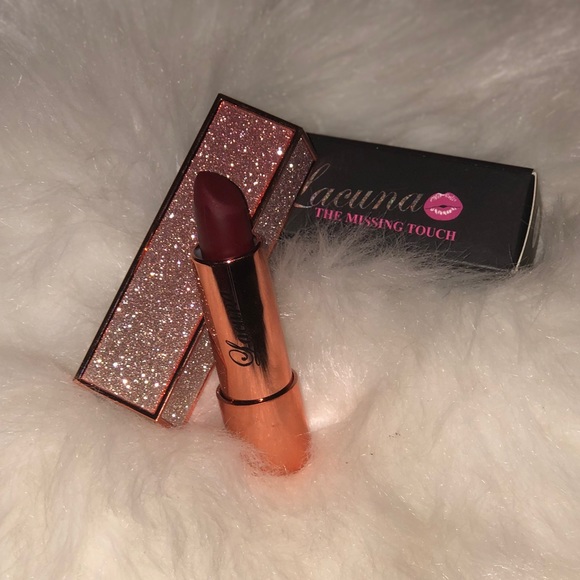 Red lip stick - Picture 3 of 3